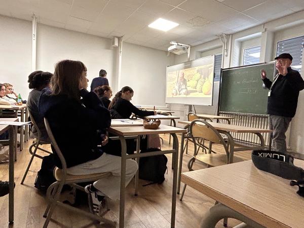 Eric Guichard, AFC, face aux élèves de l'atelier cinéma du lycée Saint-Just, à Lyon - Photo Romain Gallinaro