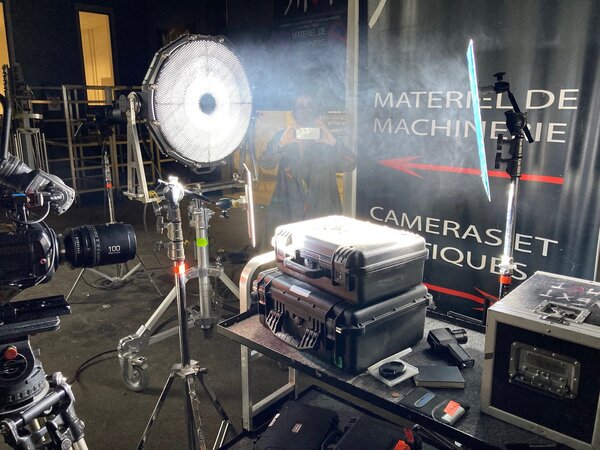 Phantom Flex 2K and Leica R100 Macro Lens f32 - Dedolight LIghtstream: HMI 1200 DPB70 and 25cm, 50cm reflectors.