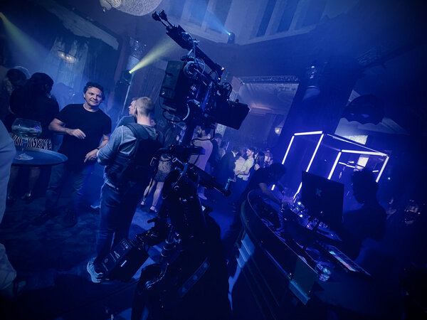 Bertrand Mouly sur le tournage de "Carpe Diem". - Photos : Instagram @pascotsebastien