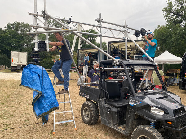 Caméra en déport sur quad pour le tournage du champ de maïs - Photo David Cailley