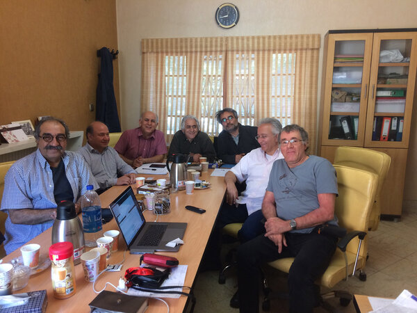 Réception au bureau de l'lRSC - De g. à d. : Tooraj Mansoori, Ali Loghmani, Bahram Badakhshani, Farzin Khosrowshahi, Davood Amiri et Mohammad Aladpoush