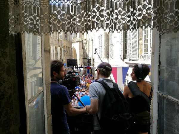 Foule corrézienne avec, en premier plan, Antoine Parouty, Sébastien Lifshitz et Yolande Decarsin