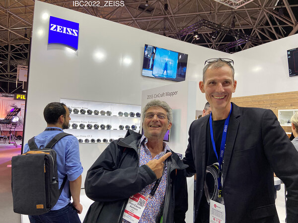 Jean-Claude Aumont et Jacques Bouley sur le stand Zeiss