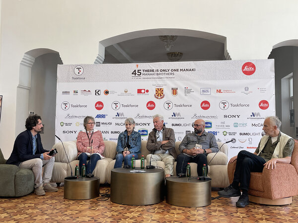Conférence de presse du jury - A la gauche du présentateur : Birgit Guðjónsdóttir, Agnès Godard, John Seale, Cevahir Şahin, Vladimir Blazevski - Photo Nathalie Durand