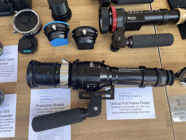 Optica Magnus, optical viewfinder and it's accessories - Photo Steeven Petitteville