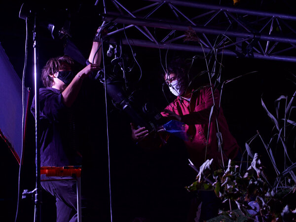 Paolo Sabouraud, à gauche, et Nicolas Gallardo, le chef électricien, à droite - Photo Hugo Cayla