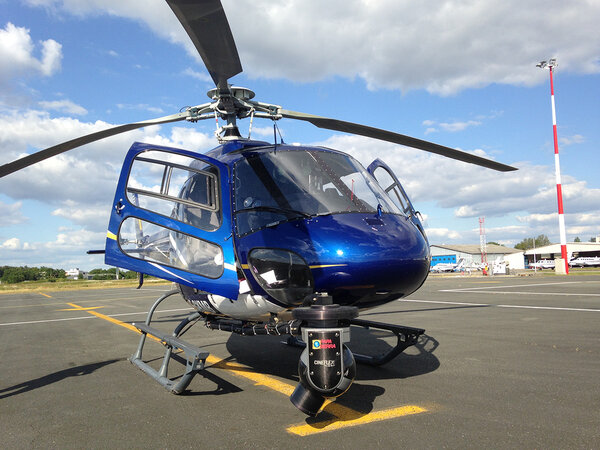 Hélicoptère équipé d'une tête Cineflex HiDEF de Papa Sierra - DR