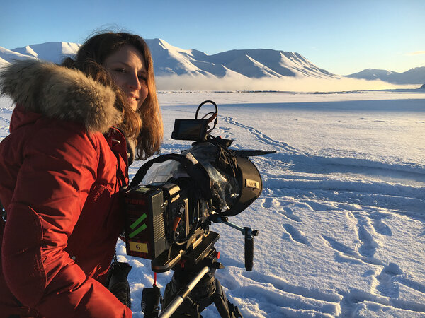 Evgenia Alexandrova sur le tournage de son film de fin d'études à La Fémis, "Svalbard", en 2016