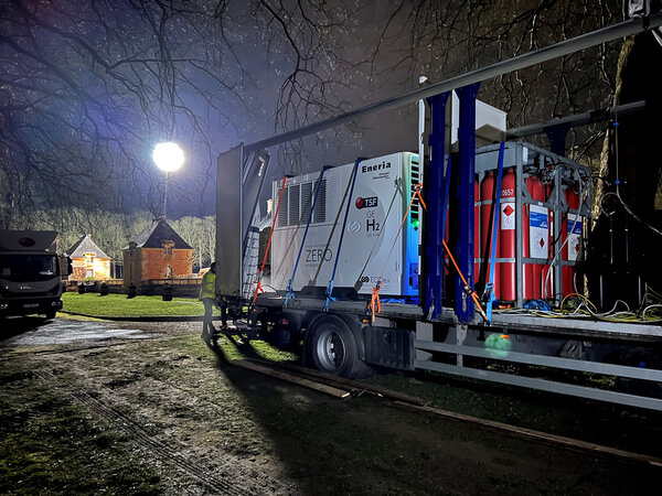 Le générateur électro-hydrogène GEH2® de 100 kVA sur le tournage d'"Arsène Lupin" saison 3 dans le parc du château de Courances