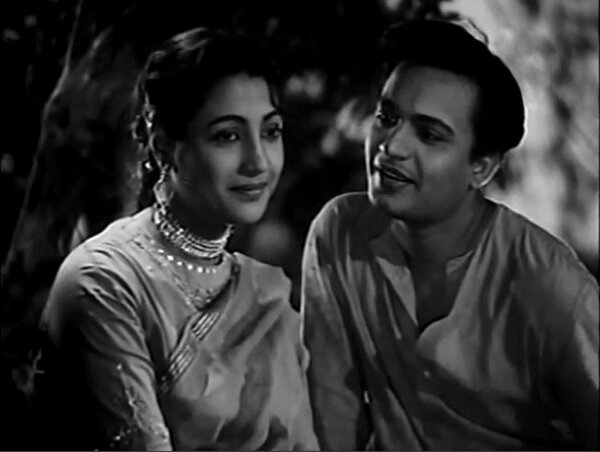 Suchitra Sen et Uttam Kumar dans "Shilpi" - Capture d'écran
