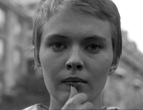 Jean Seberg dans la séquence finale d'"A bout de souffle", de Jean-Luc Godard