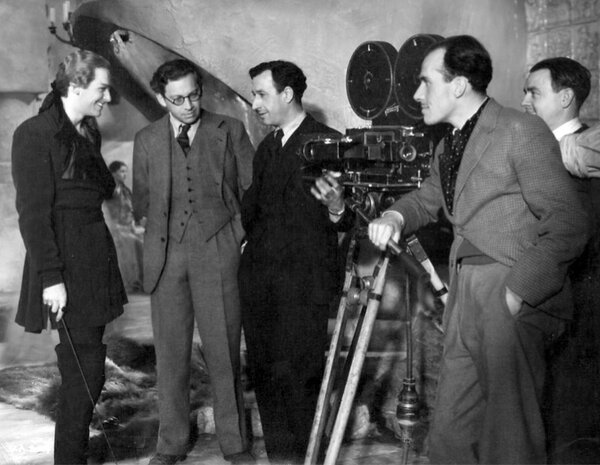 Tournage de "Catherine la Grande", en 1934 - A gauche : Douglas Fairbanks Jr, Alexander Korda et Georges Périnal