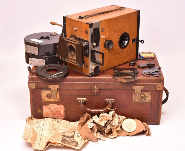 Caméra Goerz des années 1920, avec caisse et accesoires - Photo Stéphane Dabrowski - Cinémathèque française