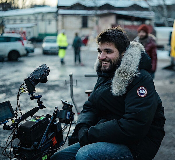 Jacques Ballard sur le tournage d'un film publicitaire Nissan, réalisé par les Frères Salto