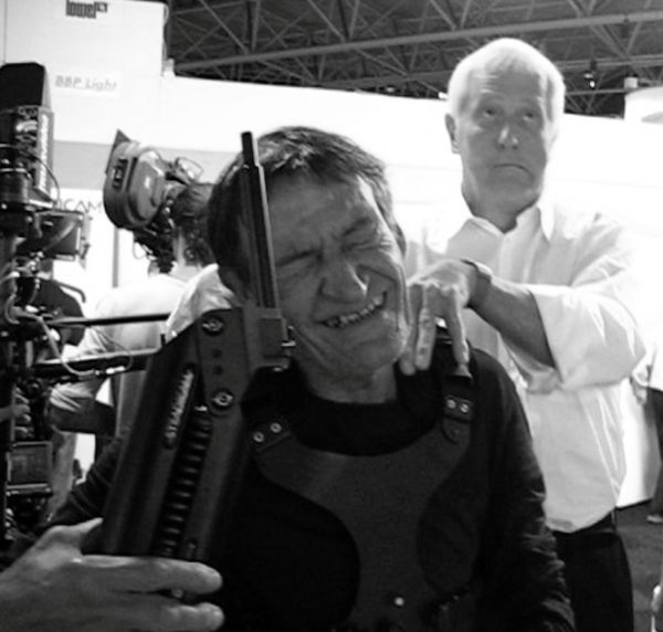 Garrett Brown massages Jacques Monge at the IBC, 2010 - ©Philippe Brelot