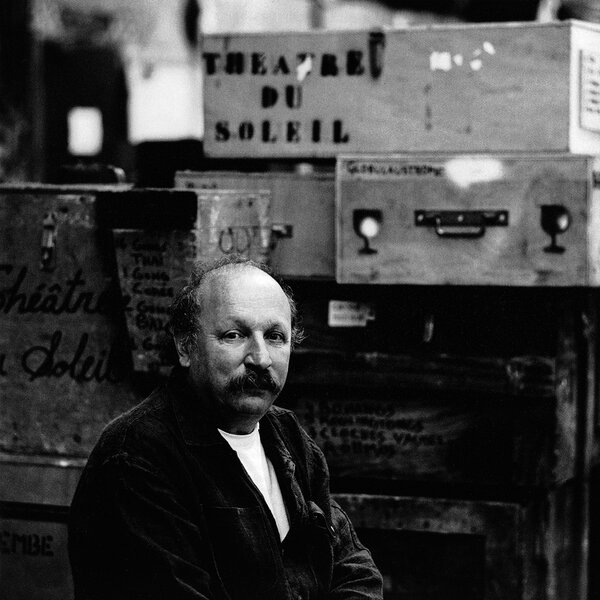 Bernard Zitzermann, au Théâtre du Soleil - Photo Sylvie Biscioni / Kodak, dans <i>En Lumière - Les directeurs de la photographie</i>, Editions Dujarric, 2001