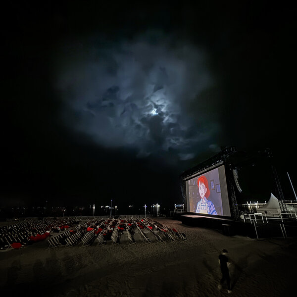 On the abandoned beach... | Picture Agnès Godard, AFC