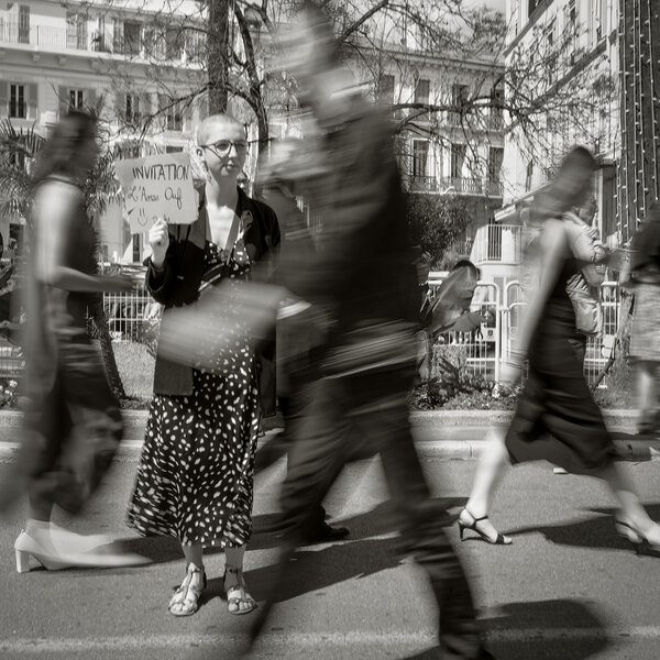 In front of the Cannes Festival Palace - 15h50 | Picture Gilles Porte, AFC - Emma L.