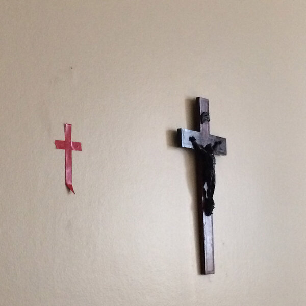 Crucifix and red gaffer tape, for the direction of look - Photo by Eric Gautier