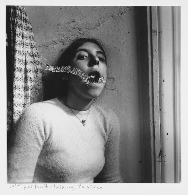 Francesca Woodman, "Self-portrait talking to Vince, Providence, Rhode Island",1997 - Photo courtesy George and Betty Woodman, publiée le 17 juin 2016 dans "Libération"
