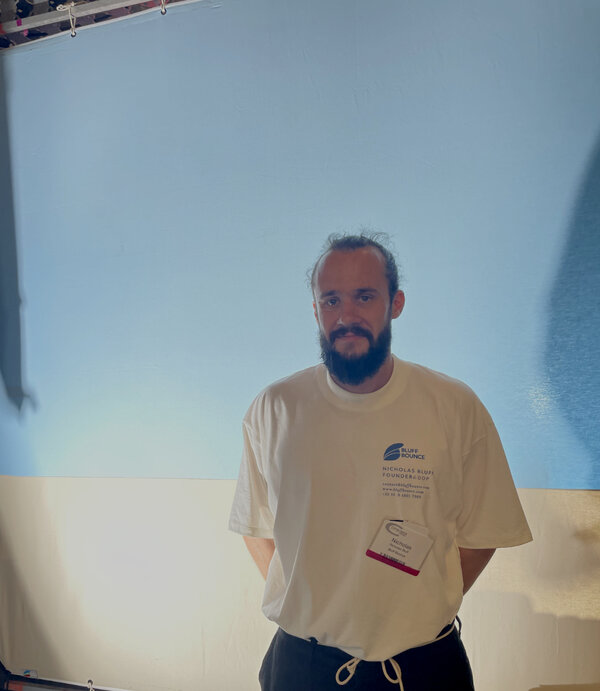 Nicolas Bluff in front of one of his Bi-Color bounce - Photo Steeven Petitteville