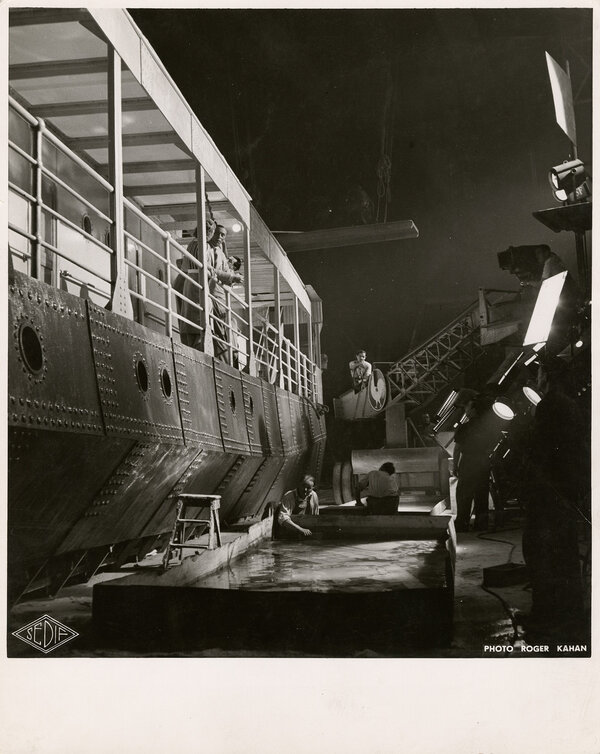 Tournage du film de Marcel Carné "Hôtel du Nord", dans les studios Francœur en 1938 - Photo Roger Kahan - Collection Cinémathèque française