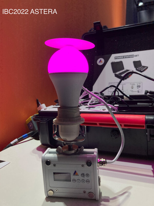 ... la NYX Bulb d'Astera avec son accessoire coupe-flux