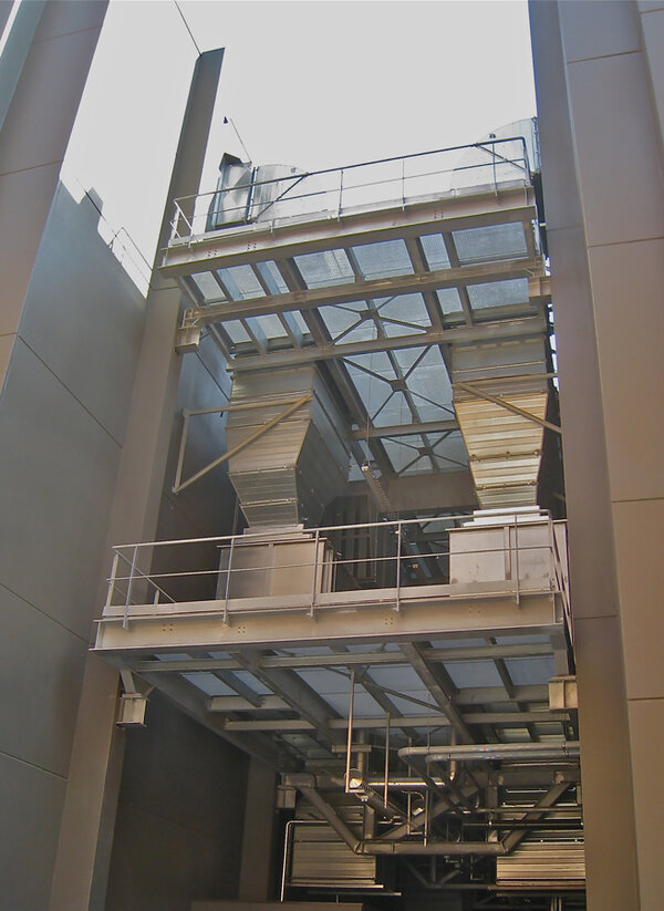 The heating and cooling systems between two studio buildings - Photo JNF/EG/VJ