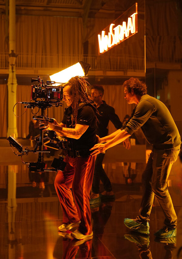 Éric Catelan, au Steadicam, guidé par Jan Gagnaire - Photo Ariane Damain Vergallo