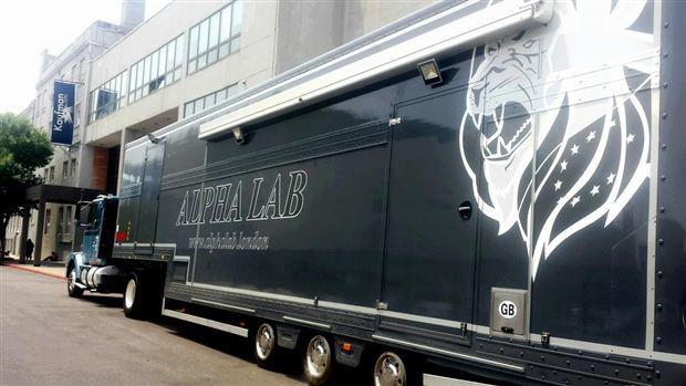 Le laboratoire argentique mobile Alpha Lab