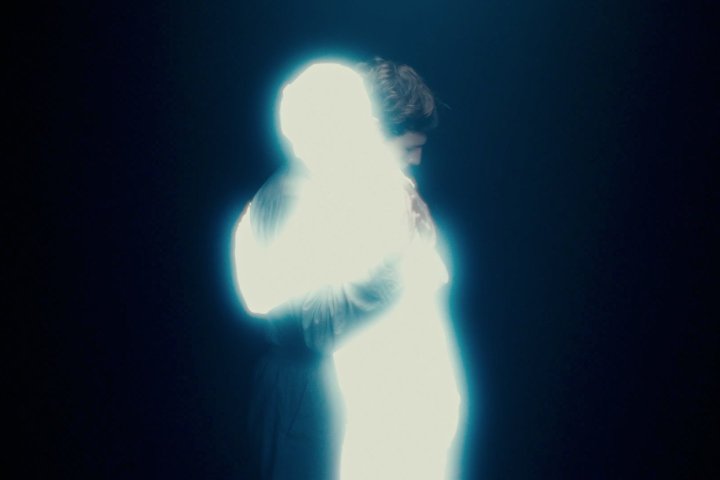 La cheffe opératrice Maayane Bouhnik revient sur le tournage du clip "Page", de Ed Sheeran "Balade dans la forêt", par François Reumont