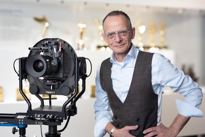 Curt O. Schaller reçoit un prix scientifique et technique pour le système de stabilisation caméra Arri Trinity 2