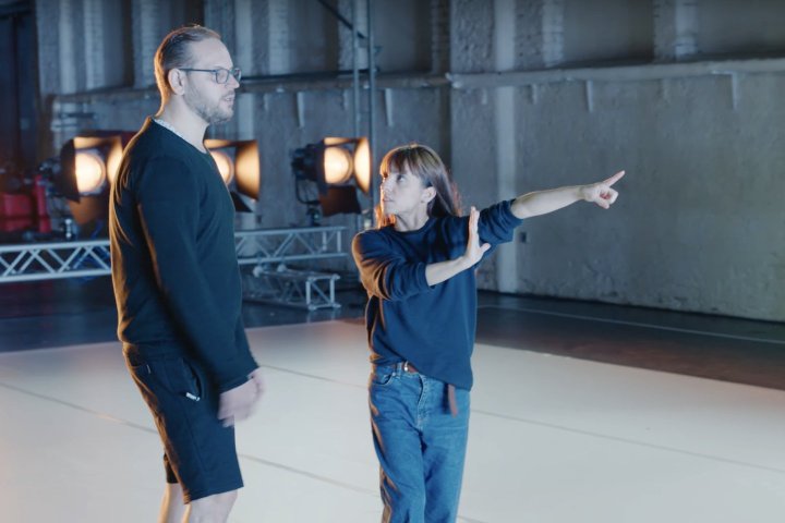 Arri Lighting en scène avec "K.I.nd of human"