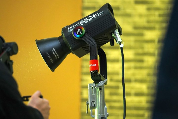 TRM présente le LS 600c Pro d'Aputure LS 600c Pro : Aputure ouvre sa gamme au CoB RGBWW