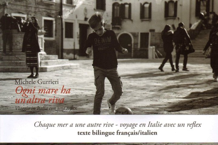 "Chaque mer a une autre rive, voyage en Italie avec un reflex" Un livre de Michele Gurrieri