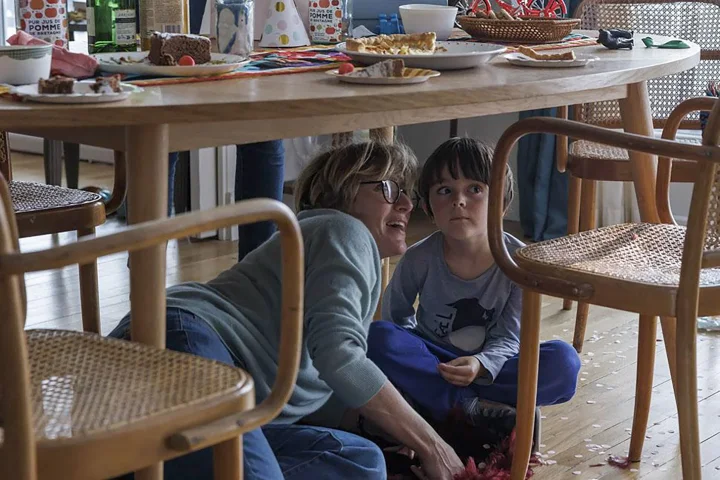 Interviews with Elin Kirschfink, AFC, SBC, and director Carine Tardieu on the film "L'Attachement" "Nothing is worth as much as life itself", by François Reumont for the AFC